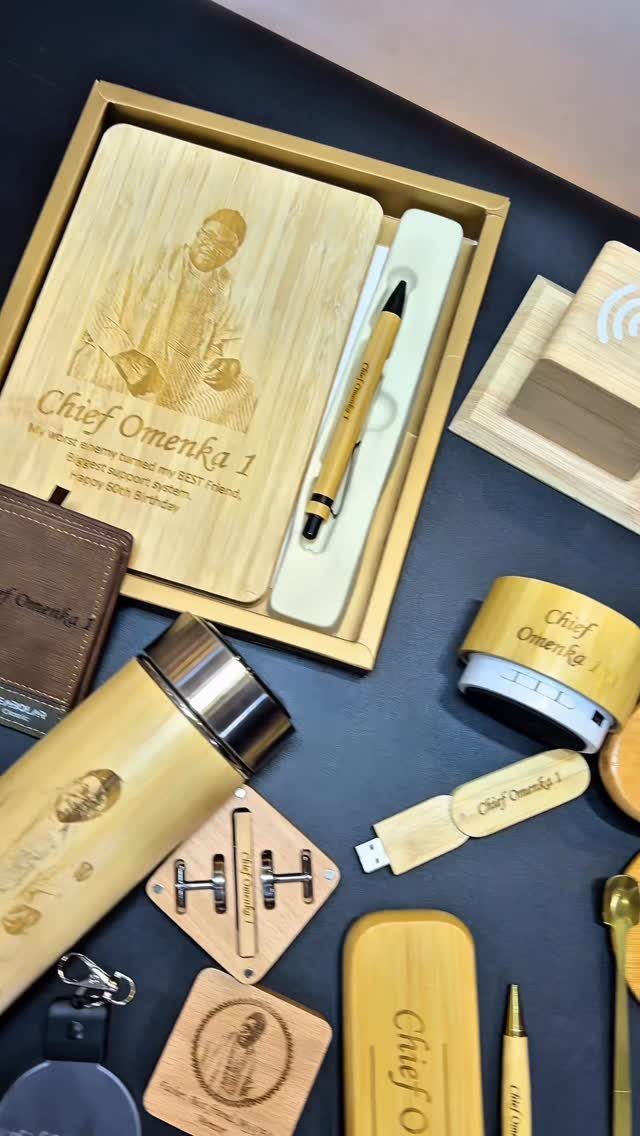 Personalized wooden gift set with engraved portrait and name for a 60th birthday.
