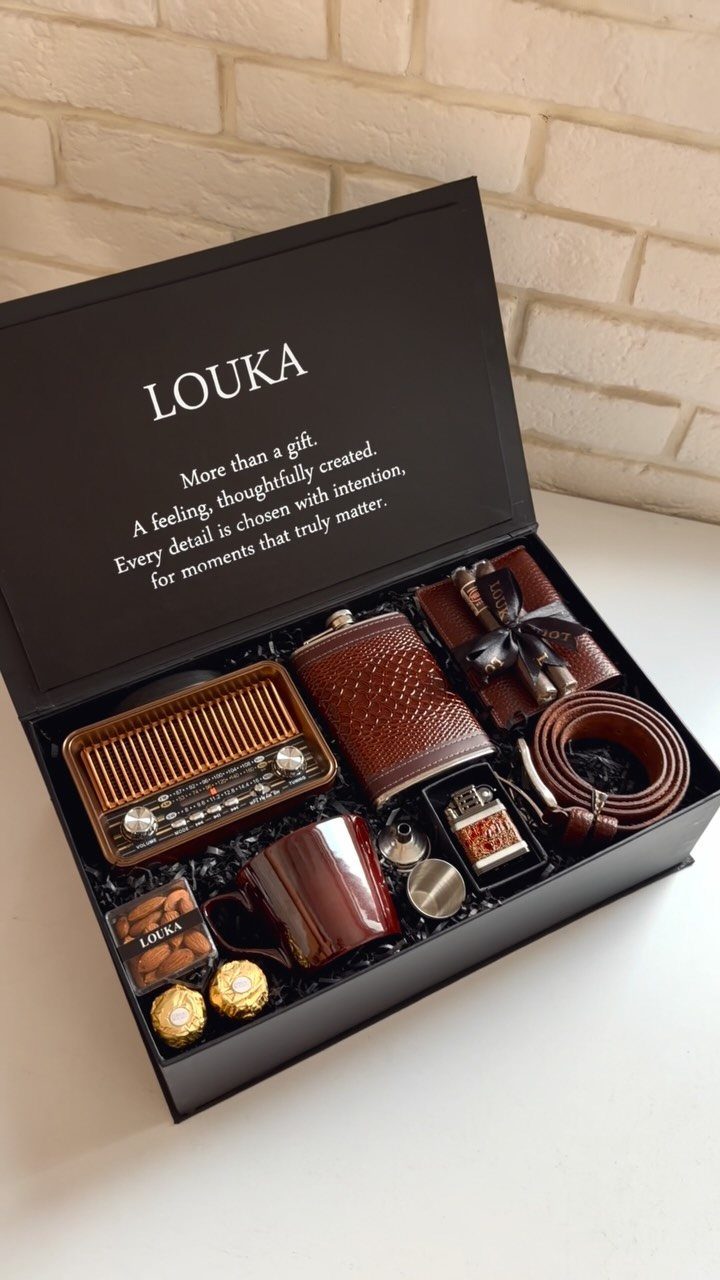 Brown themed gift set for men in a black box with retro radio.